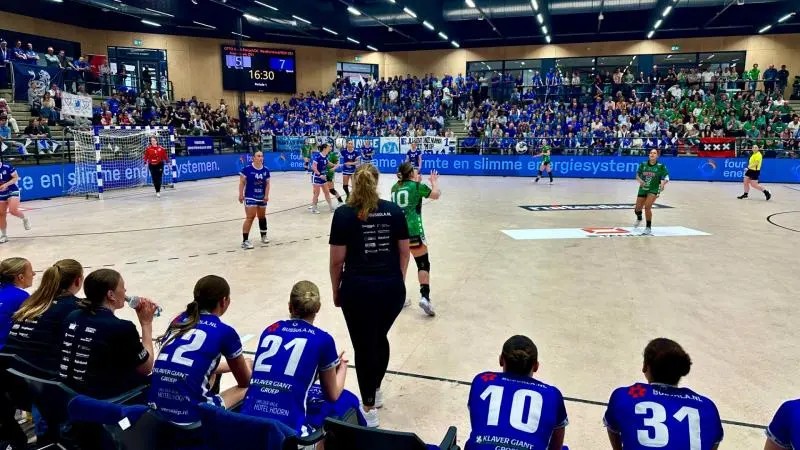 Handbalsters VOC landskampioen na zenuwslopende finale