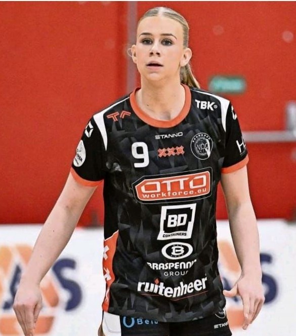 BENJAMIN ‘VOC-Volendamse’ Ivana Kwakman (16) geselecteerd voor Nederlands handbalteam